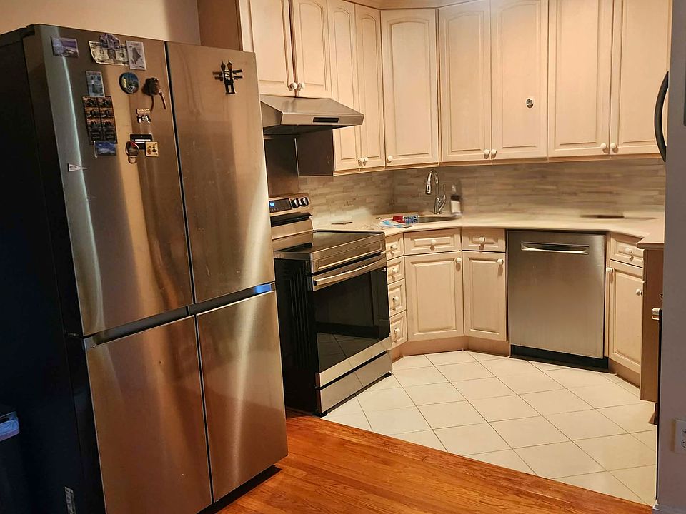 1st image of 10 Williams St APT 75