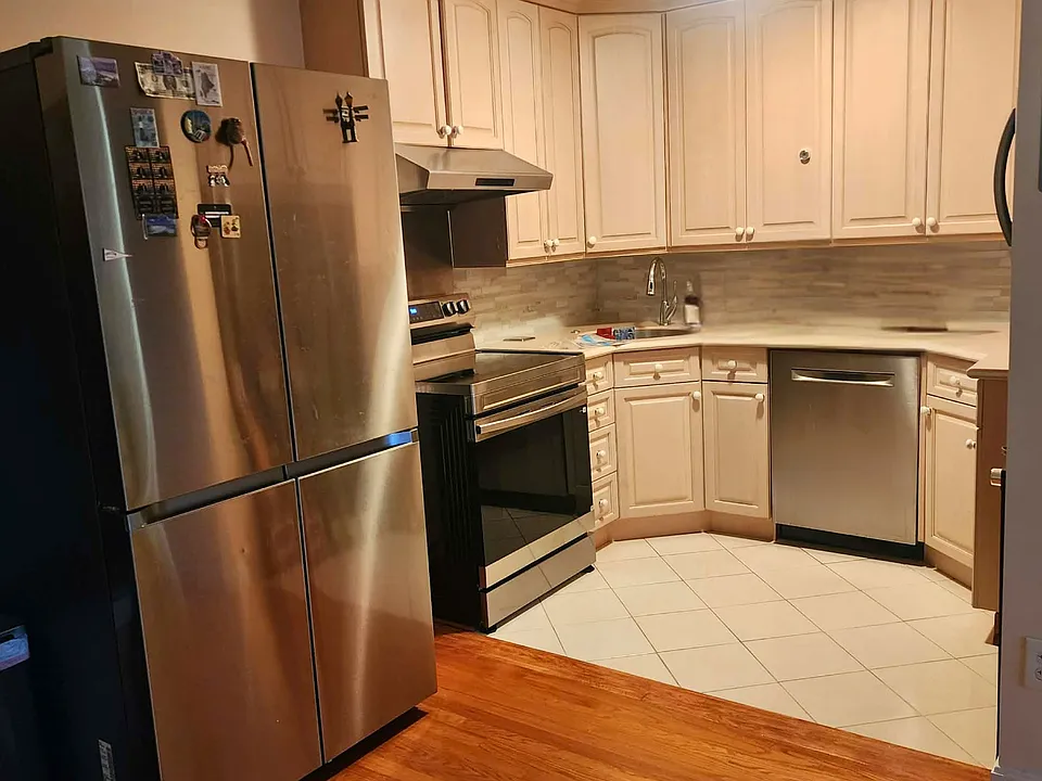 10 Williams St #75