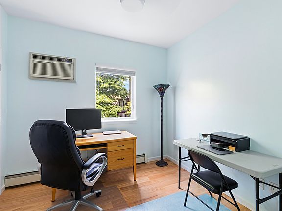 5th image of 564A 20th St APT 2