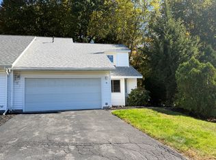 19 Green Meadow Dr #Na, Clifton Park, NY 12065