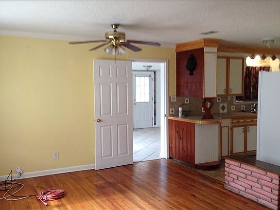 4th image of 881 NE Lake Dr