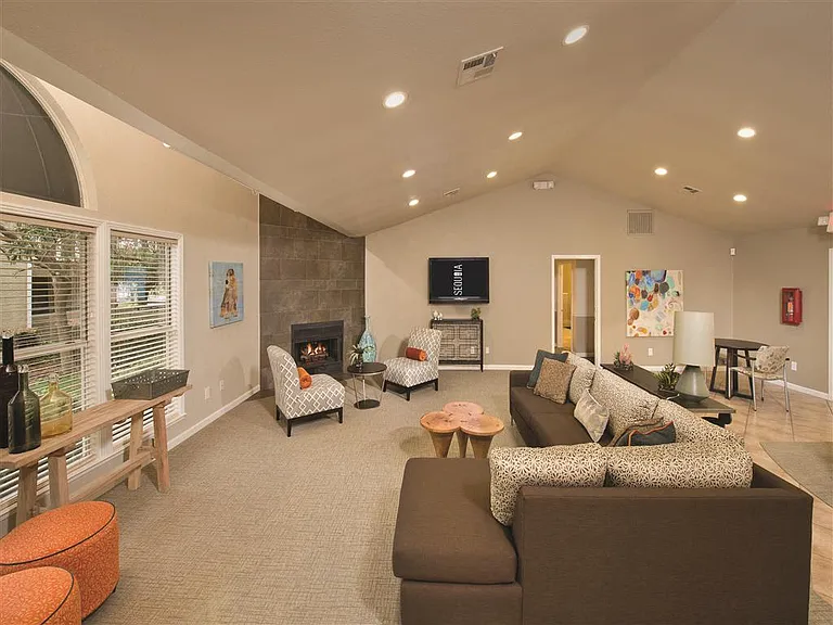 Sterling Heights Apartment Homes — Photo 19