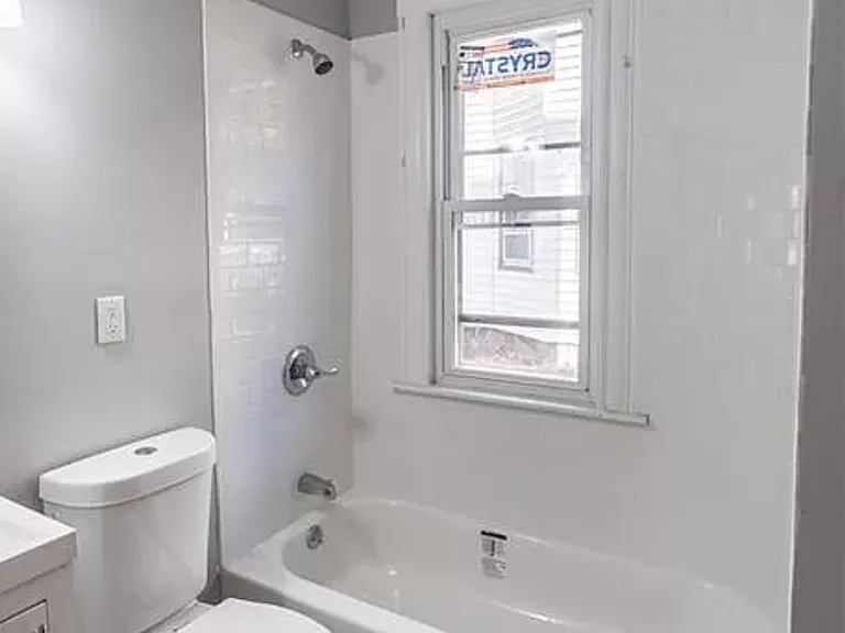 482 Stanley St #1 — Photo 8