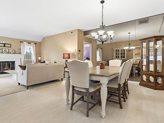 5th image of 342 Heritage Hills #B