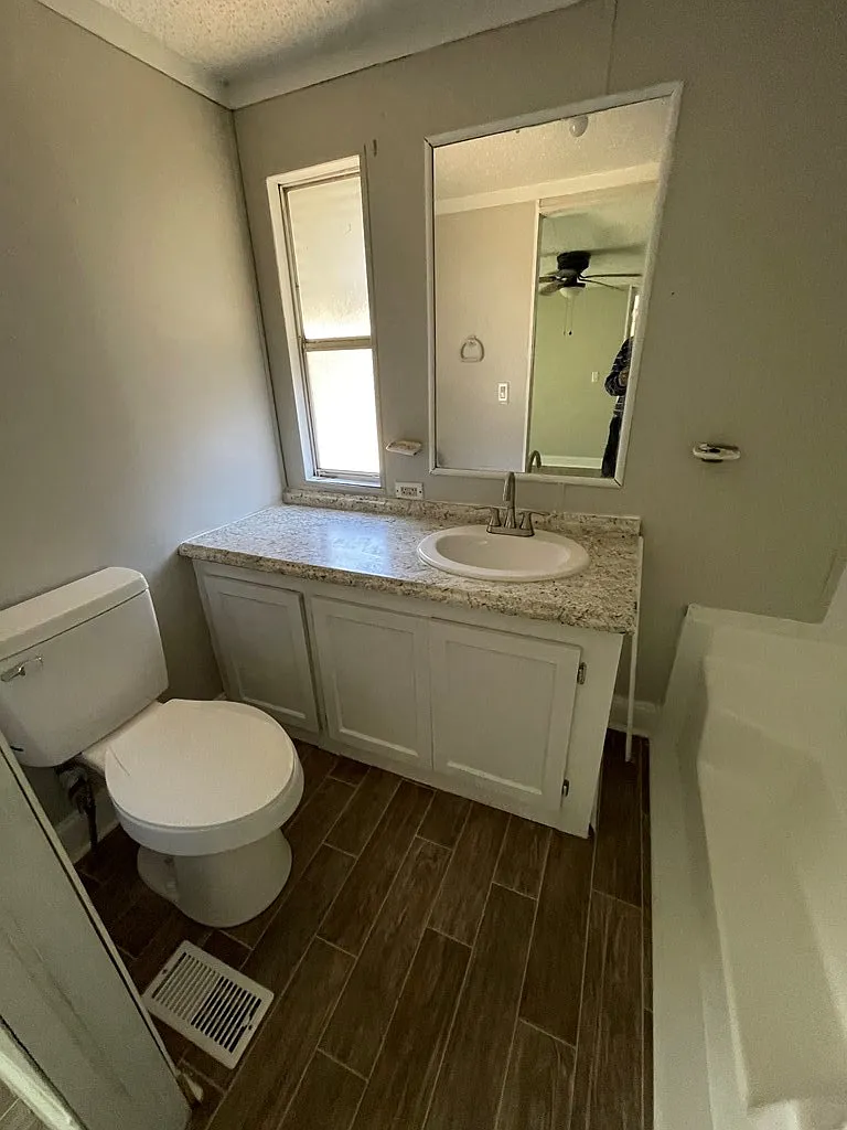 3 bed, 2.0 bath, 1000 sqft, $1,200 — Photo 2
