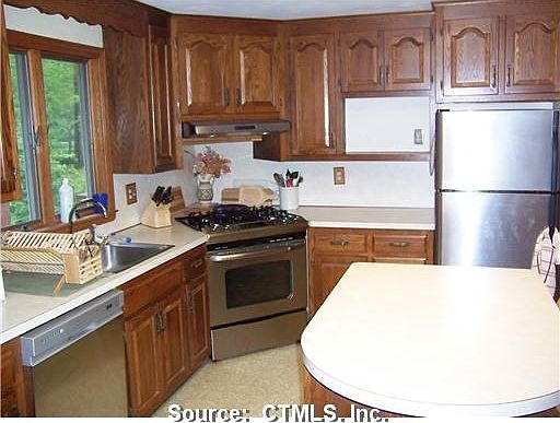 3rd image of 9 Cliffwood Dr