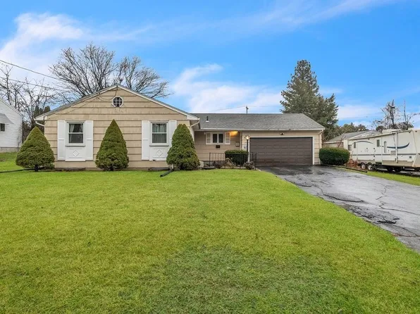 88 Lynch Dr, Holyoke, MA 01040