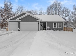 12142 Pine Meadows Dr, Wayland, MI 49348