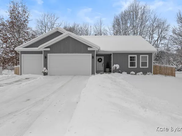 12142 Pine Meadows Dr, Wayland, MI 49348