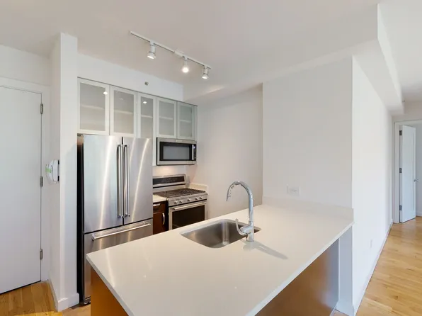 808 Columbus Avenue image 1 of 9