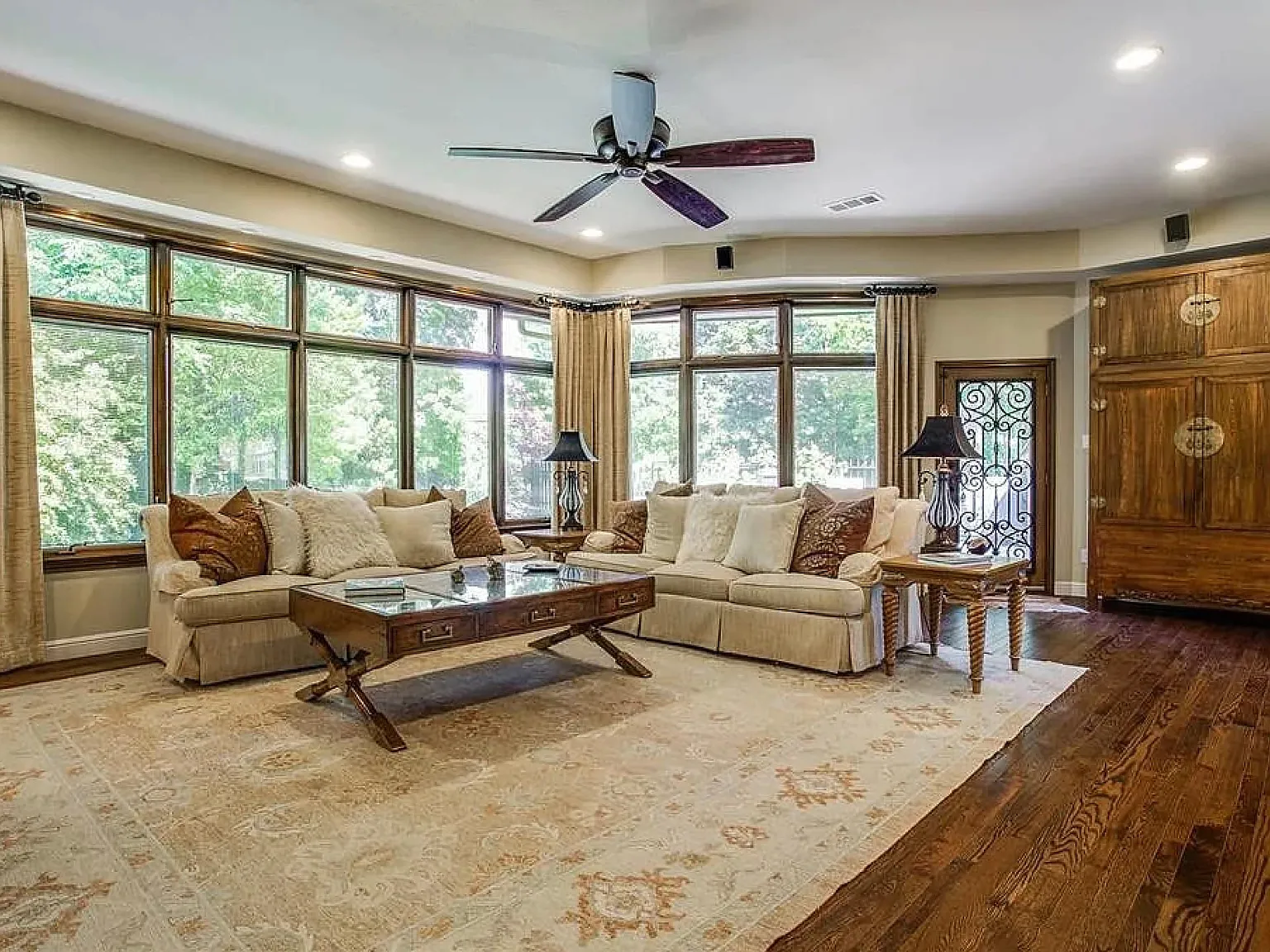 3 bed, 3.5 bath, 4444 sqft, $13,000 — Photo 4