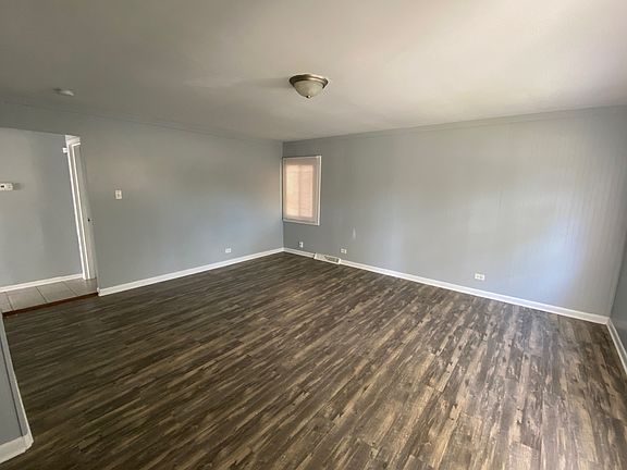 3rd image of 15446 Dorchester Ave