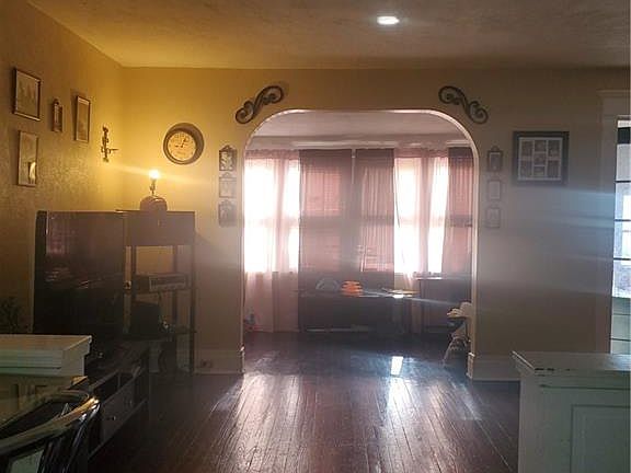 4th image of 1108 E Delavan Ave