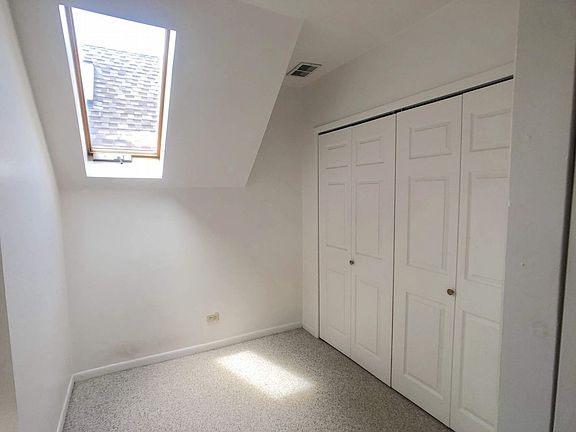 5th image of 2236 W Barry Ave #2