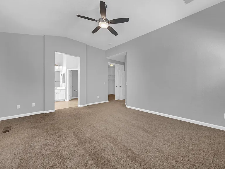 4798 Village Green Pkwy — Photo 20