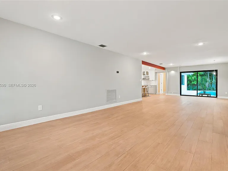 835 Malaga Ave — Photo 7