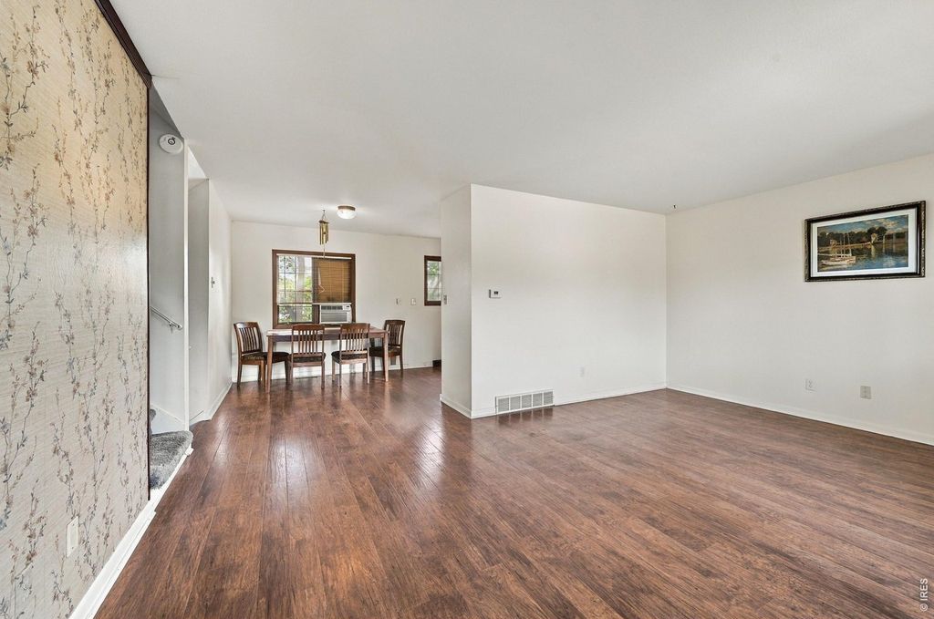 2404 N Van Buren Ave