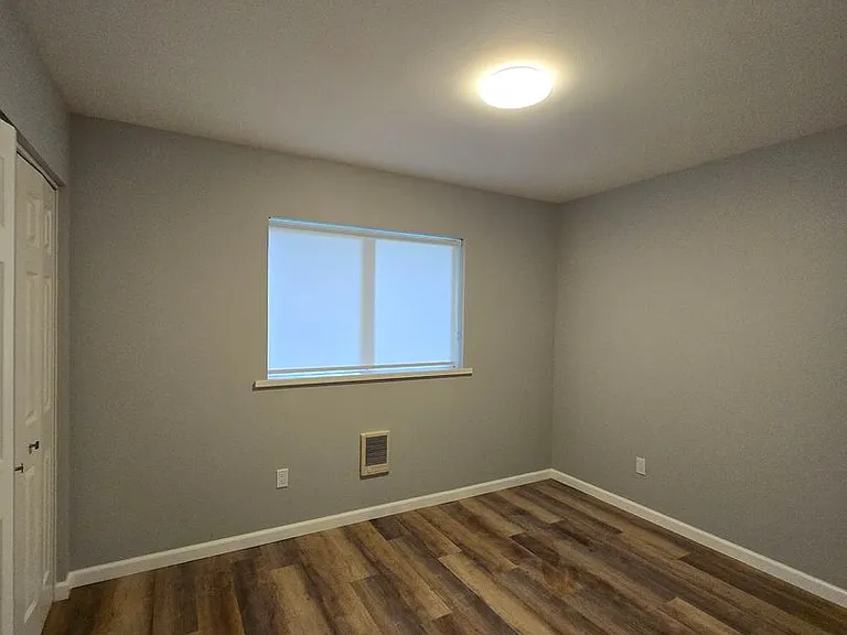 114 N Prairie Rd — Photo 7