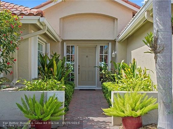 3rd image of 1048 Laguna Springs Dr