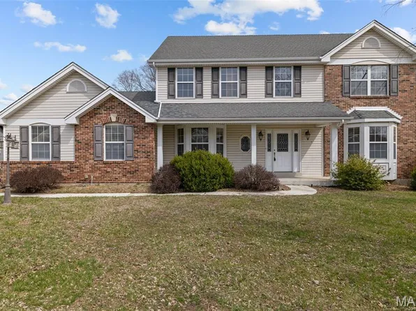 230 Fox Ridge Dr, Saint Charles, MO 63303