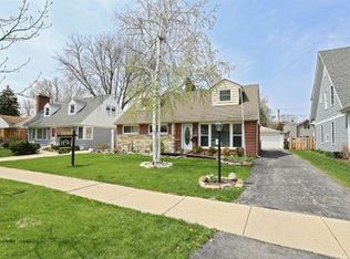412 N Prospect Manor Ave, Mount Prospect, IL 60056
