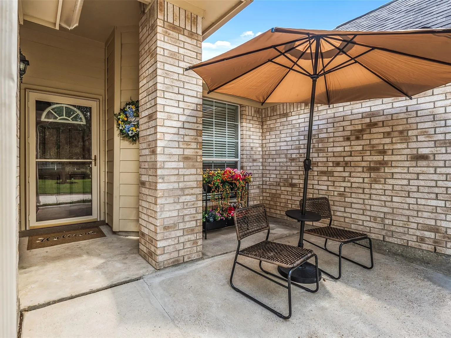 3 bed, 2.0 bath, 2206 sqft, $2,250 — Photo 3