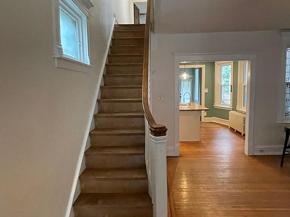 3rd image of 5853 Ashland Ave