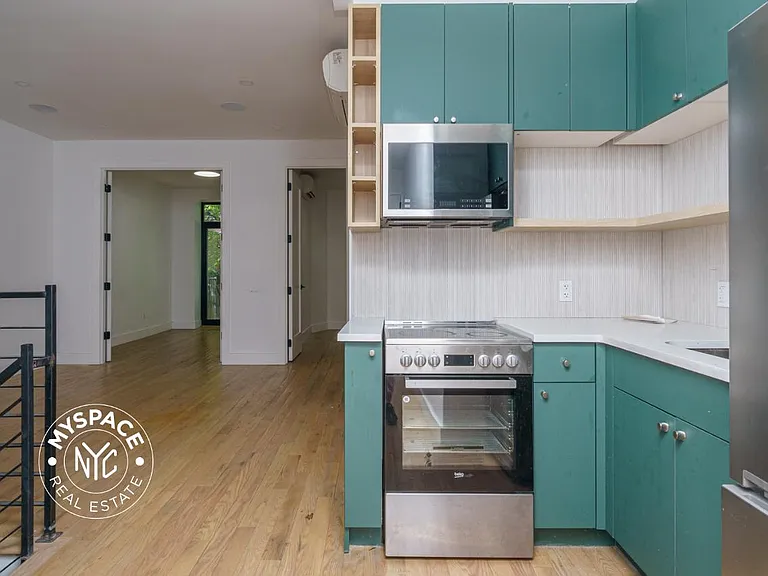 1027 Putnam Ave #1C — Photo 2