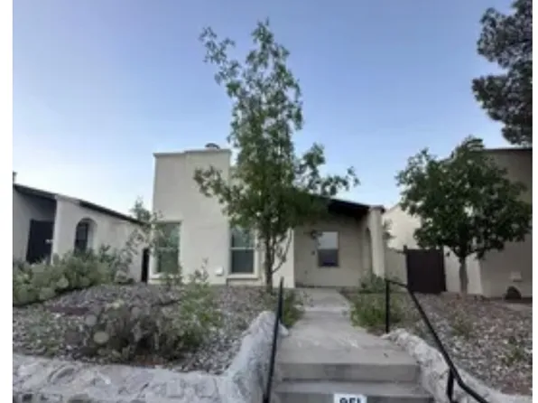 951 Roadrunner Cir, Las Cruces, NM 88011