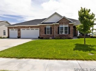 412 Windycrest Dr, Chatham, IL 62629