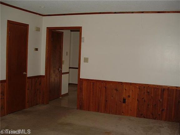 4th image of 300 Vista Cir