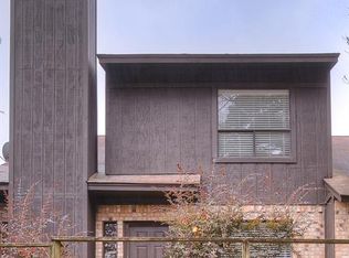 512 Hickory St, Huntsville, TX 77320