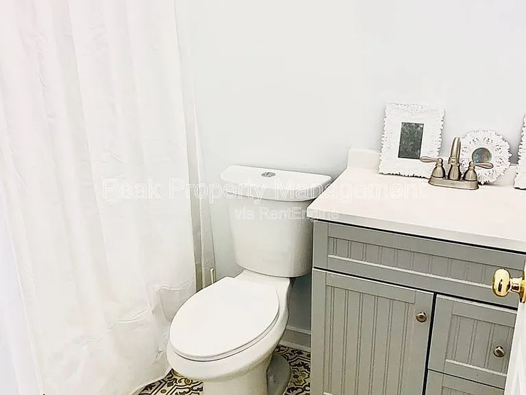 117 E 13th St — Photo 6