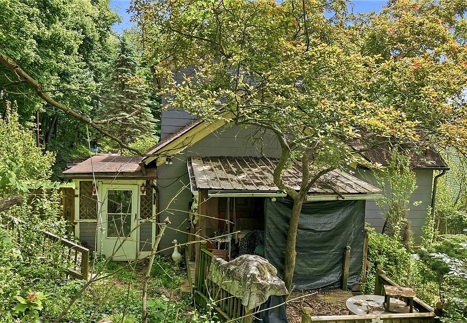 7th image of 341 Canton St