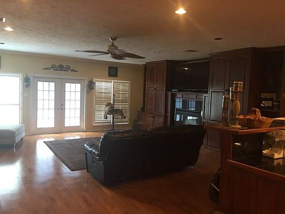3rd image of 209 Driftwood Dr