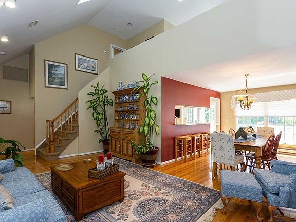 2nd image of 2150 Cayuga Dr