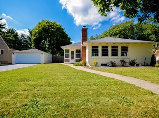 210 College St, Crystal Lake, IL 60014