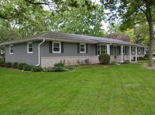 1011 Green Meadow Dr, Oconomowoc, WI 53066