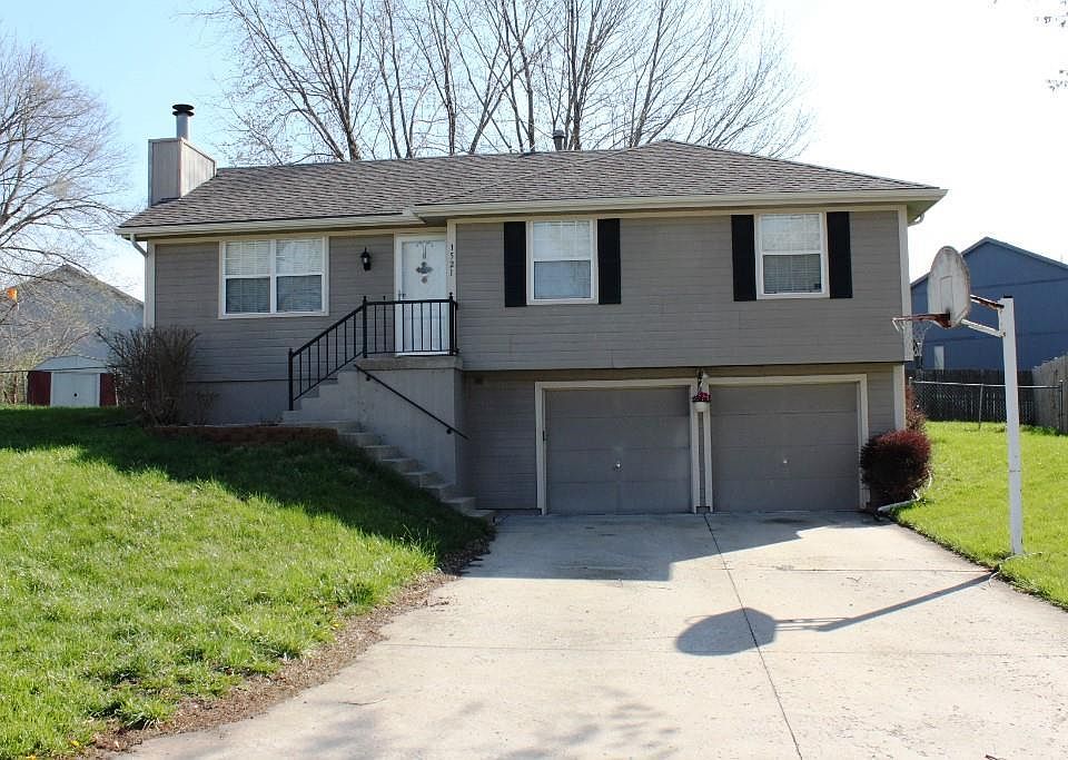 1st image of 1521 Manor Cir