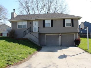 1521 Manor Cir, Independence, MO 64058