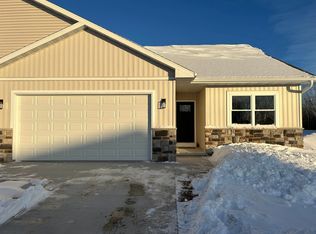 874 Red Hawk Dr, Pulaski, WI 54162