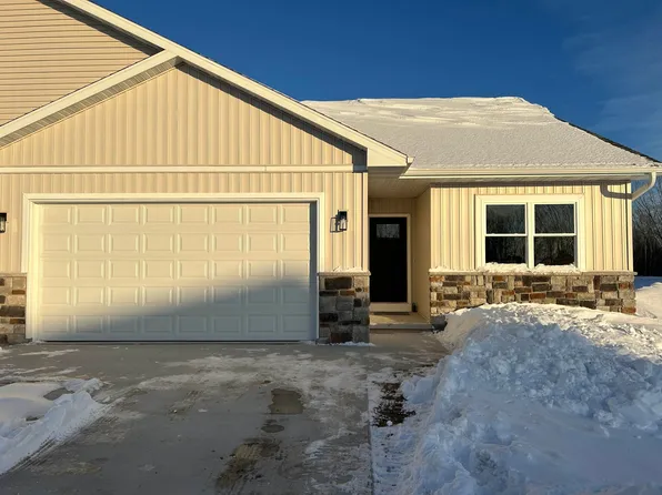 874 Red Hawk Dr, Pulaski, WI 54162