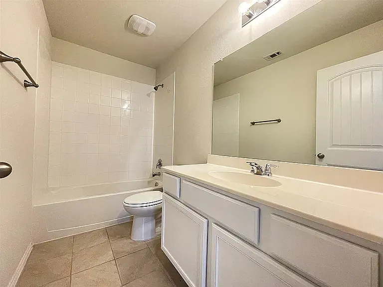 1007 Riverstone Trl — Photo 5