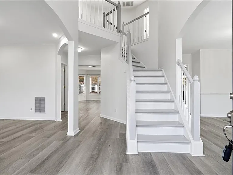 1150 River Overlook Dr — Photo 2