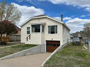 913 8th St, Rawlins, WY 82301