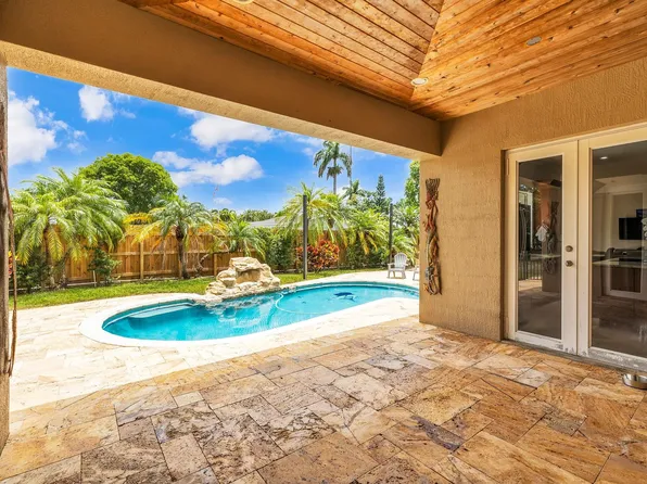 4910 SW 61st Avenue, Davie, FL 33314