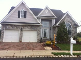 14 Baltusrol Ct, Monroe Township, NJ 08831