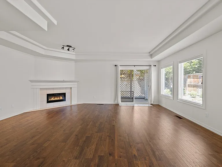 2485 Greenfield Ct — Photo 12