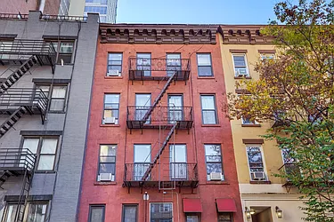 240 East 75th Street in Lenox Hill