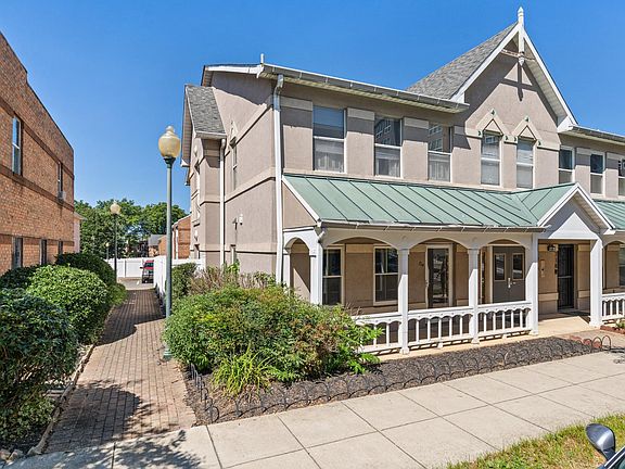 2nd image of 714 Parkside Pl NE #714